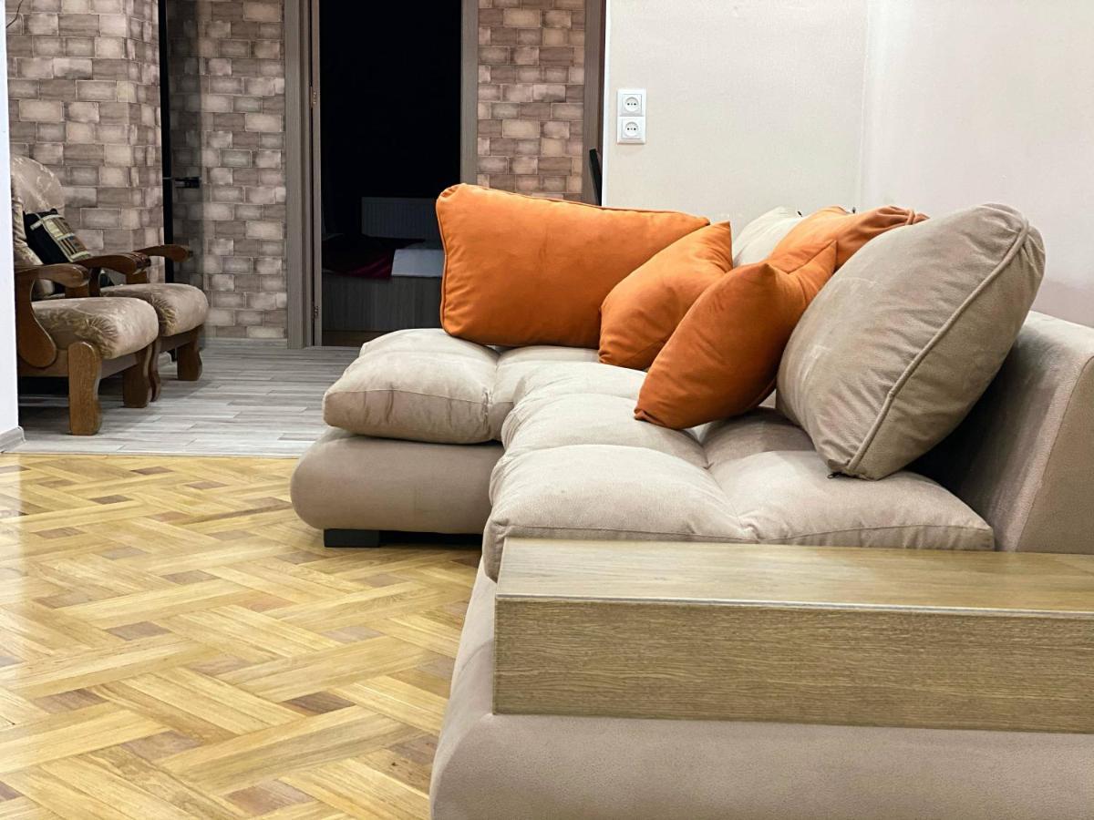 Superior Apartment On Kostava Tbilisi Bagian luar foto