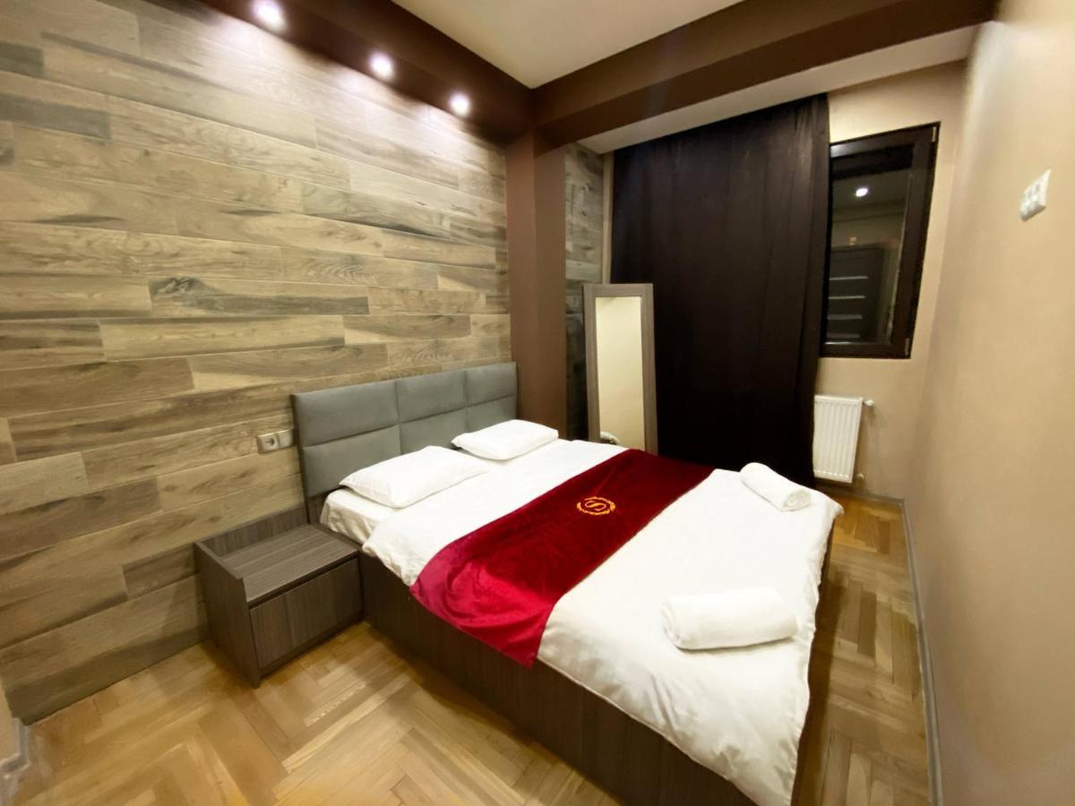 Superior Apartment On Kostava Tbilisi Bagian luar foto